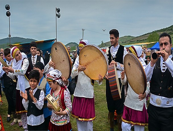 جشنواره گل محمدی و گیاهان دارویی دودانگه ساری برگزار شد