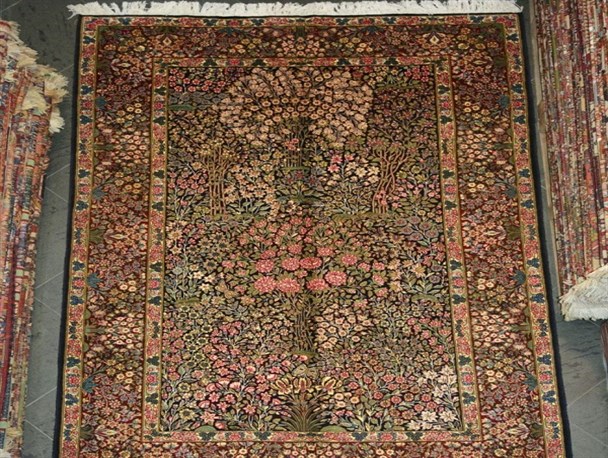 صادرات 75 میلیون دلاری فرش دستباف کرمان در سال 96 /فعالیت 70 هزار بافنده فرش دستباف در سطح استان