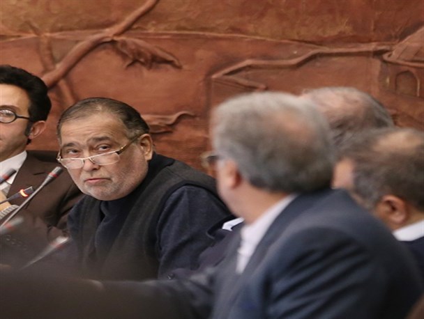 معاون خدمات شهری: تمام درختان تبریز بیمار هستند/ اشرف‌نیا فاتحه‌ی پروژه‌ میدان آذربایجان را خواند!