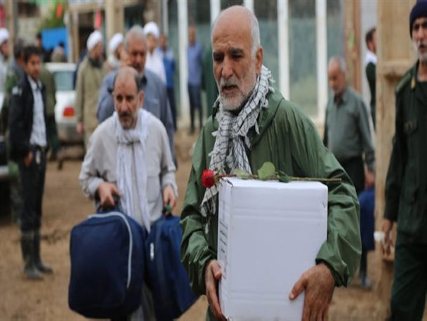 سنگ تمام جهادگران استان تهران در روستاهای معمولان و پلدختر / اهداء بسته‌های حمایتی به روستائیان