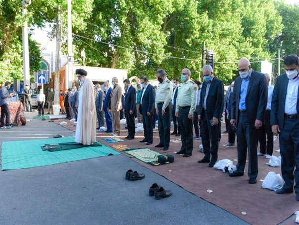 نماز عاشقی در کرج اقامه شد/ عید فطر؛ ایستگاه پایانی یک ماه بندگی مردم البرز + تصاویر