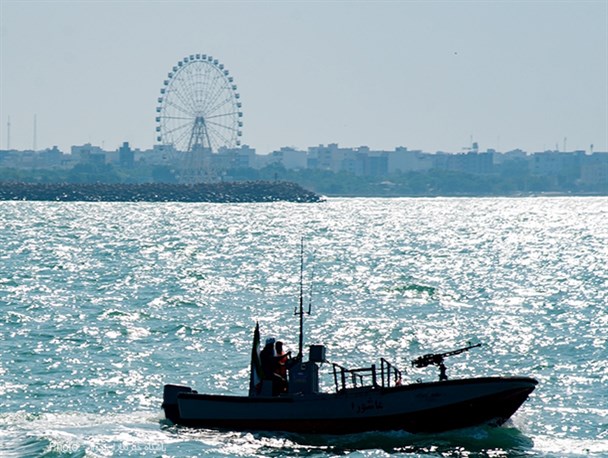 توقیف ۲ فروند شناور حامل ۲۵ هزار لیتر سوخت قاچاق در آبهای خلیج فارس