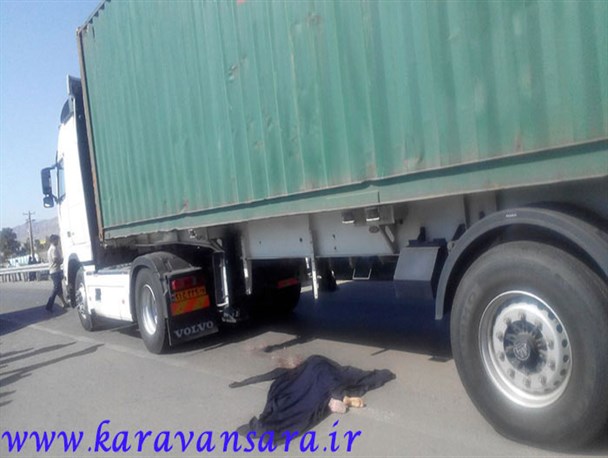 مرگ پسر بچه ۸ ساله راوری در برخورد با تریلر+تصاویر
