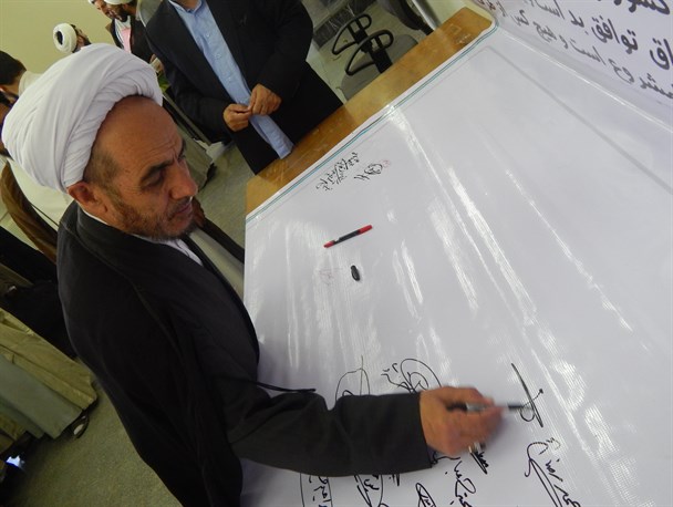 طلاب و روحانیون زنجان "گزاره برگ ملی ایران" را امضا کردند+ تصاویر