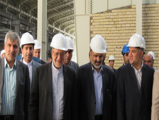 وزیر صنعت، معدن و تجارت از کارخانه شیشه آذر مینا تربت جام بازدید کرد