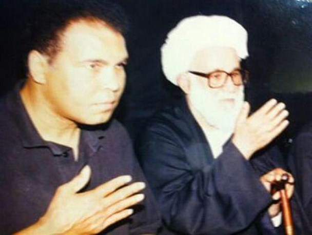 بوکسور مسلمان آمریکایی در کنارمرحوم آیت الله احسانبخش+تصویر