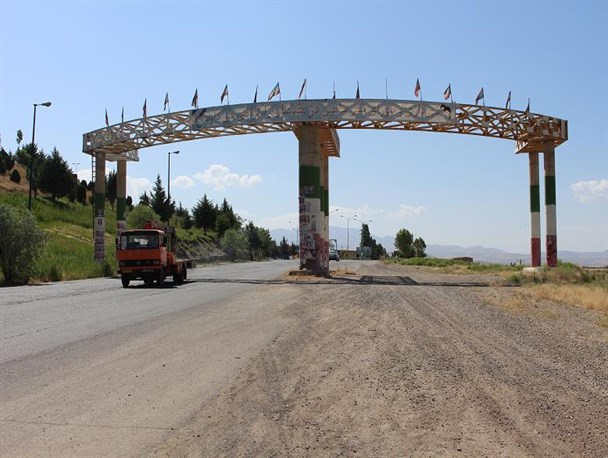 دروازه ورودی شهر یا کانون تصادفات + تصاویر