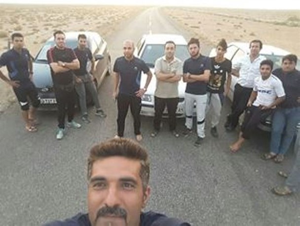سلفی بازیکنان تیم ملوان بندرگز در راه اصفهان + عکس