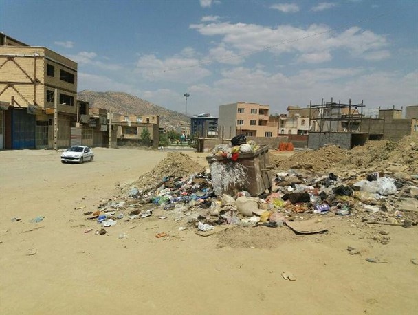 وضعیت تاسف بار سطل های زباله در بندرعباس؛ مشکلی در آستانه تبدیل به معضل!