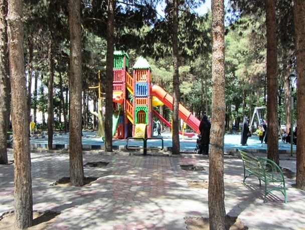 وقتی طبیعت جذاب یک بوستان در سایه نبود امکانات رفاهی رنگ می بازد