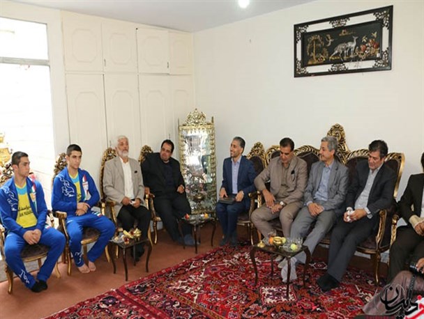 تجلیل از مدال آوران مسابقات کشتی نوجوانان قهرمانی آسیا در شهرستان فردیس + تصاویر