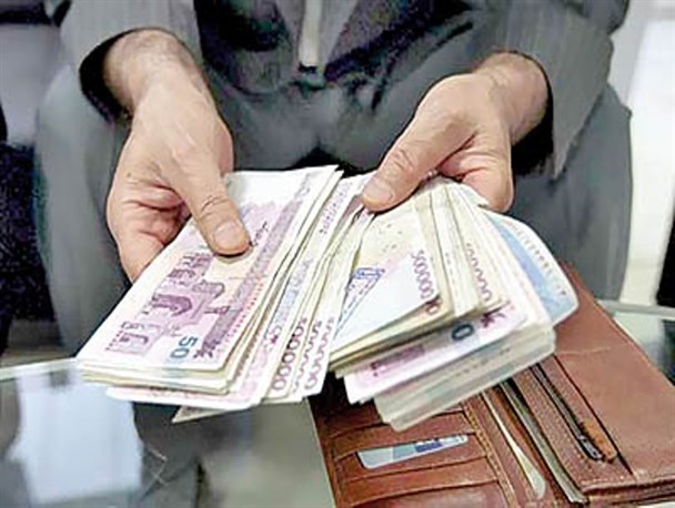 باید با متخلفان و دریافت کنندگان حقوق های نجومی برخورد قاطع شود