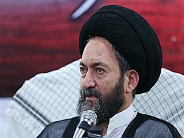 دشمنان داخلی و خارجی برای بی هویت کردن نظام اسلامی هزینه می کنند