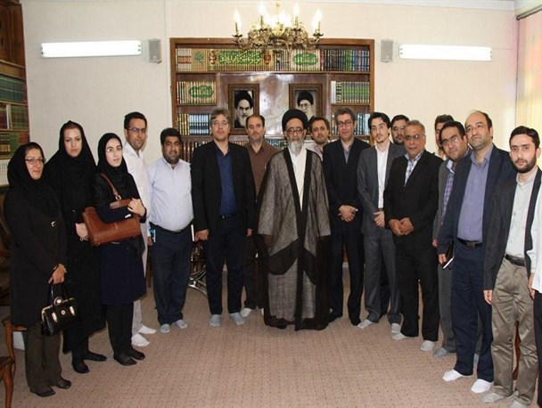 هرگونه وحدت باید حول محور رهبر معظم انقلاب باشد
