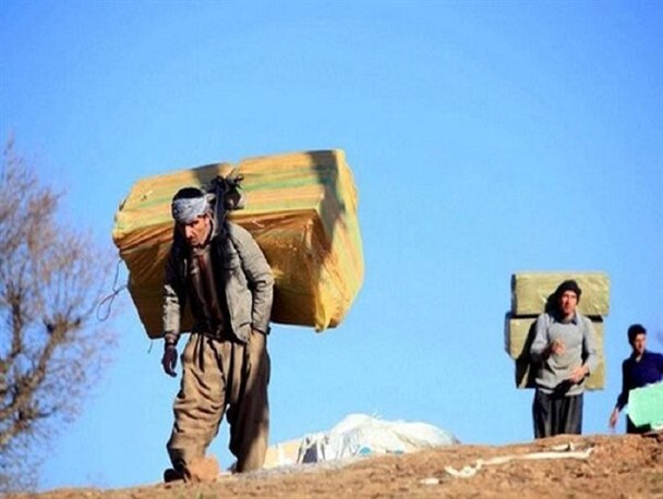 کولبری تنها منبع درآمد بخشی از مرزنشینان کردستان/ بخش عمده ای از مشکلات کولبری مربوط به دولت است