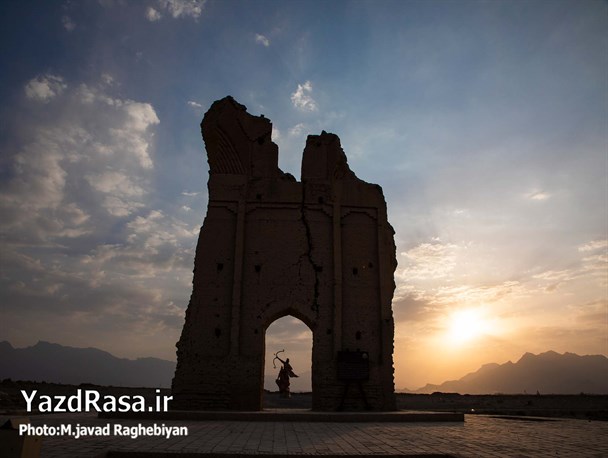 قلعه سر یزد؛ بزرگ‌ترین صندوق امانات بانکی جهان