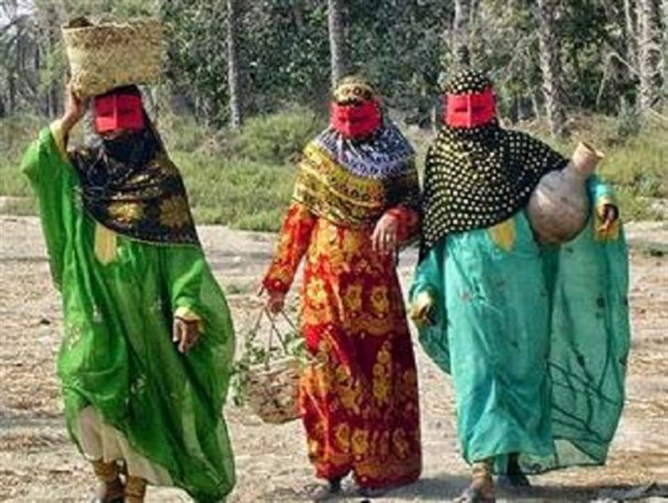 پوشش بانوان جنوب؛ تلفیقی از هنر و نقش و نگارها/ ساختار کامل البسه بندری قابلیت ترویج جهانی دارد