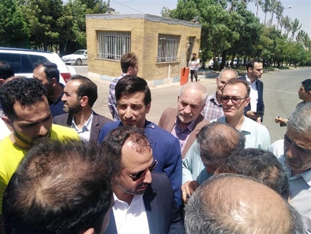 دیدار وزیر امور اقتصادی و دارایی با صنعتگران شهرستان سنقروکلیایی