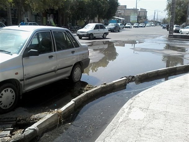 آبیاری خیابان به جای فضای سبز