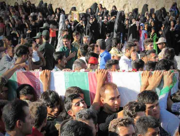 تشییع باشکوه 2 شهید غواص در شهرستان زرین دشت با شعار مرگ بر آمریکا + تصاویر