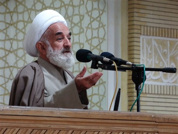 مصدق اسیر دوستی های پوچ آمریکا شد/ برخی افراد که دلشان برای دوستی با آمریکا لک میزند عبرت بگیرند