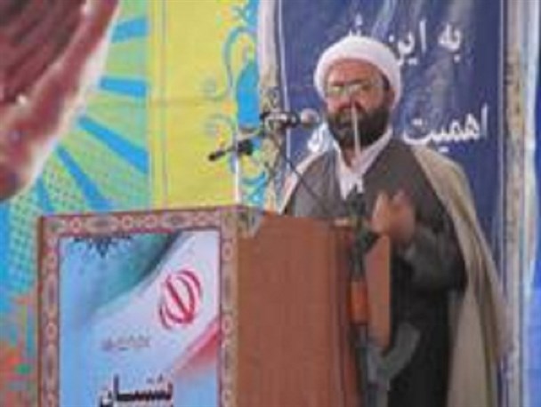 انتقاد شدید امام جمعه کدکن از عدم پاسخگویی شهردار و پلمپ مدرسه/مدیری که بر علیه کارکنان خود اطلاعیه پخش می کند لیاقت مدیریت کردن را ندارد