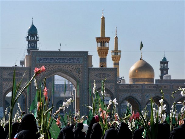 بارگاه منور رضوی گلباران شد/ «مشهد الرضا» غرق در معنویت و دلدادگی می‌شود