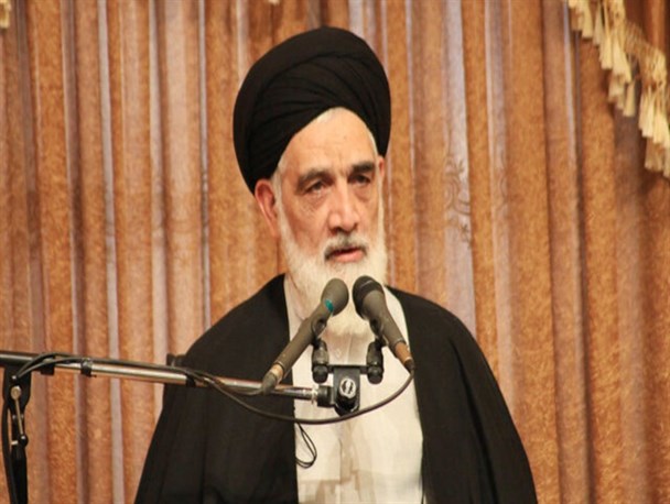 ضد انقلاب واقعی، کسی است که مردم را به نظام بدبین کند