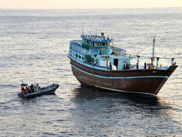 توقیف شناور ‌حامل ۲۲هزار لیتر سوخت قاچاق در خلیج فارس