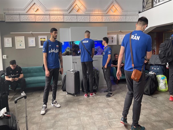 پس از سفری ۱۶ ساعته؛ تیم ملی والیبال به کراکوف رسید