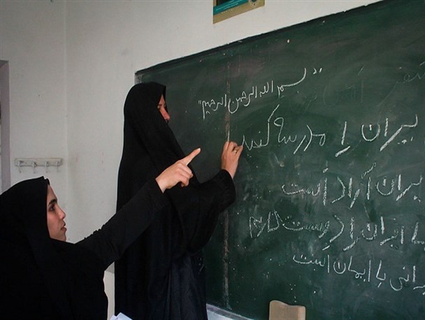 ۴۰۰ بی سواد در دلیجان با سواد شدند