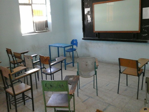 از تحصیل دانشجویان در مدرسه تا نبود اساتید مجرب در دانشگاه پیام نور رودان+تصاویر