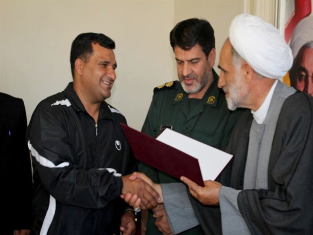 تجلیل از روح الله بصیری نیا، دوچرخه سوار ایرانگرد حامل پیام شهدا در اهر