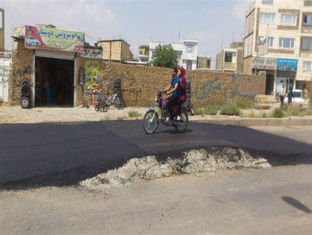 عجایب اقدامات عمرانی در خرم دره/سرعت گیرهای یک روزه  و تابلوهای دو روزه