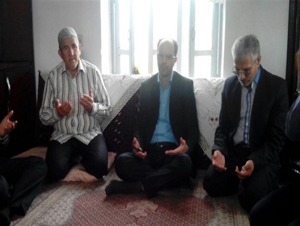 دلجویی مدیرکل بیمه ایران گلستان از خانواده شهدای منا+تصاویر