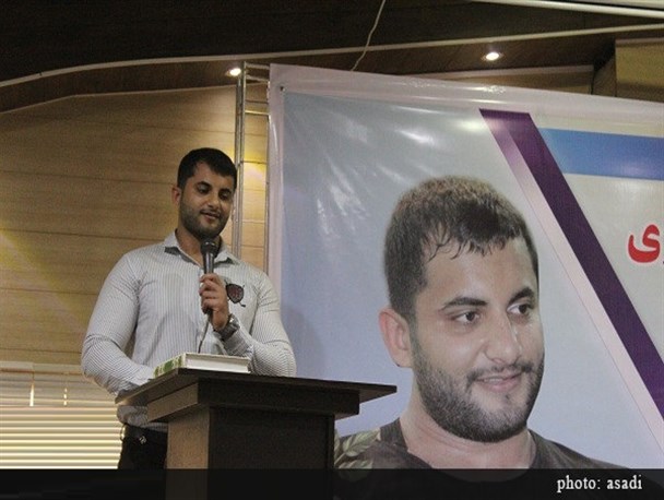 قهرمانان واقعی شهدا هستند / بعضی افراد بجای حمایت من را تخریب میکردند