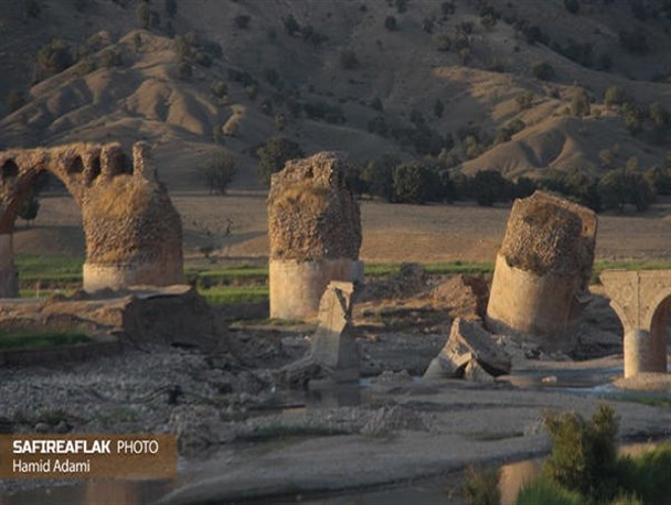 سیلی سیل بر پیکر بزرگترین پل تاریخی ایران/«کشکان» در انتظار مرمت