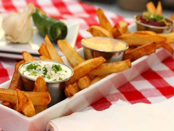 ویتامین C و D؛ مکمل های رژیمی که سیستم ایمنی بدن را تقویت می کند/ شهروندان البرز توجه کنند؛ فست فودها و تنقلات مردم را به دام کرونا می اندازد