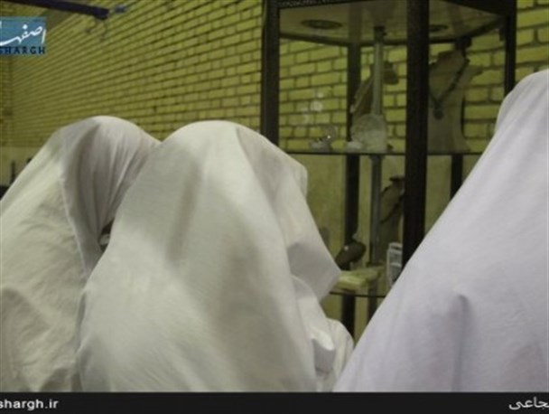 تراش سنگ های قیمتی به دست زنان قالی باف ورزنه/ ورزنه را قطب تراش سنگ های قیمتی کنیم