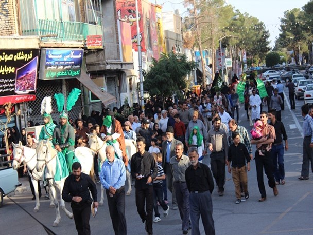 حرکت نمادین کاروان امام حسین (ع) به کربلا در گناباد برگزار شد + تصاویر