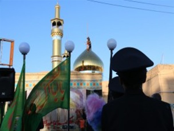 اهتزاز پرچم حرم امام حسین(ع) بر فراز گنبد مسجد صاحب الزمان (عج) رفسنجان/تصاویر