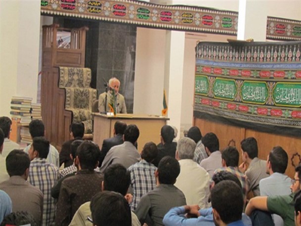 نشست بصیرت افزایی با حضور حسن عباسی در دانشگاه ولیعصر رفسنجان/تصاویر