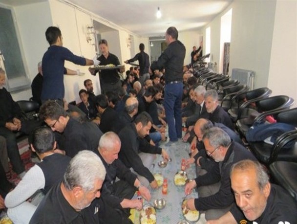 برپایی سفره های پذیرایی از عزاداران حضرت سید الشهدا در خلخال+تصاویر
