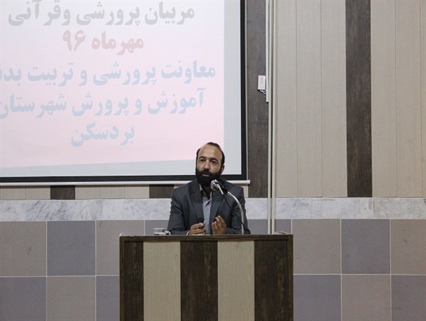 مربیان پرورشی و قرآنی مدارس نسبت به معرفی الگوهای برتر به دانش آموزان اهتمام داشته باشند