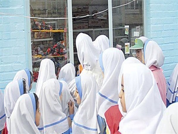 چالش تغذیه دانش‌آموزان/جای خوراکی‌های سالم در بوفه مدارس خالی است