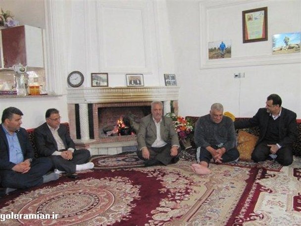 عیادت دو مسئول استانی از از "رضا سوخته سرایی" قهرمان کشتی جهان+تصاویر