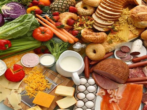 پدر و مادر بهترین الگو تغذیه سالم برای کودکان هستند
