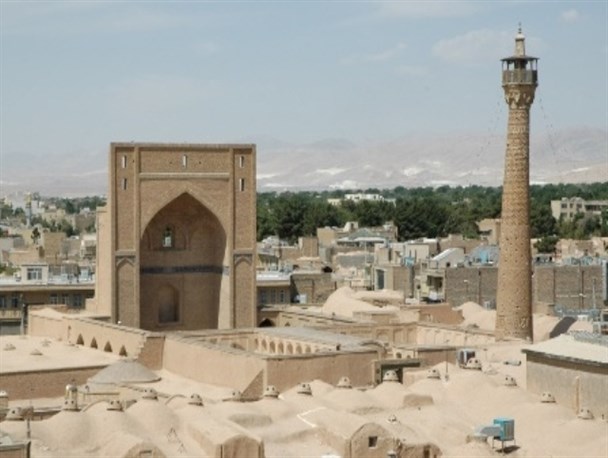 مسئولینی که تیشه به ریشه تاریخ می‌زنند/ دست بردن در نمای آثار تاریخی و کور کردن نمای دید مناره مسجد جامع سمنان