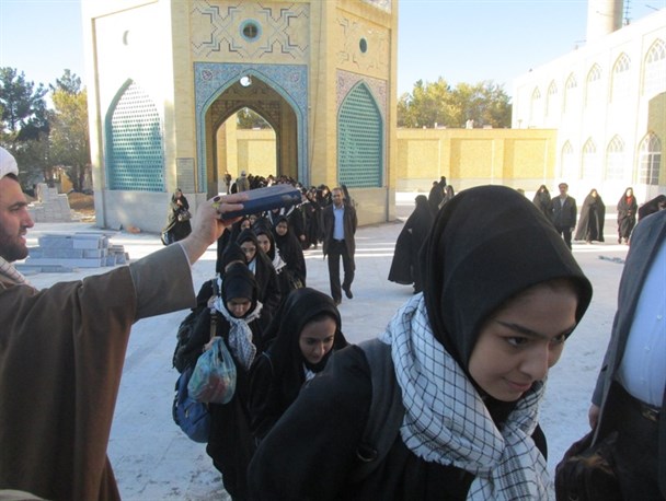 اعزام کاروان راهیان نور دانش آموزان آشتیان به  مناطق عملیاتی جنوب کشور +عکس