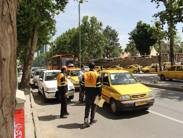 طرح کنترل و نظارت بر تاکسی‌های شهر همدان آغاز شد